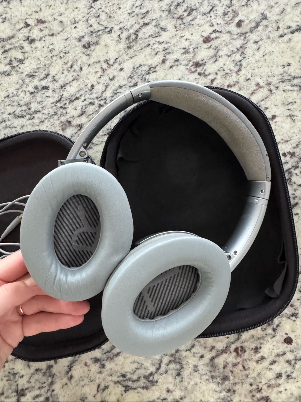 Bose Silver Over-Ear Wireless Noise-Cancelling Headphones - Picture 5 of 8